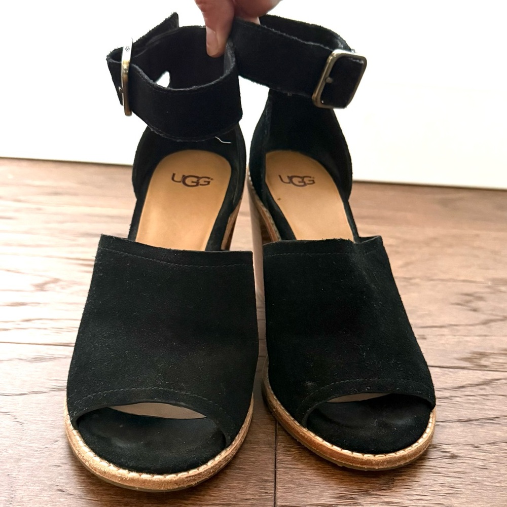 UGG Australia AJA Black Casual Leather Suede Buckle Heels Sandals